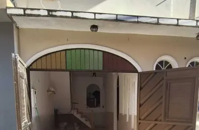 Vendo casa com 3 andares no centro de manaus pronta para morar