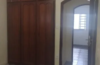 Vendo casa no conjunto eldorado com 2 quartos sendo 1 suite e financia