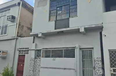 Alugo casa de 3 pavimentos no conjunto ipase com 2 quartos sem suite