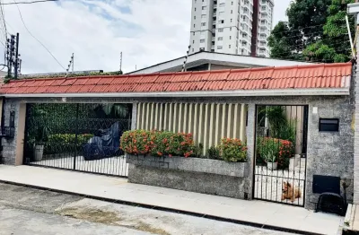 Casa residencial/comercial ótima localização no aleixo - com 3 quartos sendo 2 suítes, 06 câmeras de segurança