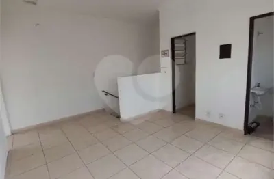 Casa comercial para alugar na Rua Iacri, 104, Vila Carrão, São Paulo