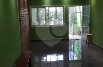 Casa com 3 quartos à venda na Rua Guapironga, 46, Itaquera, São Paulo