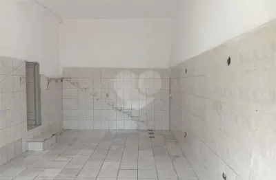 Casa comercial para alugar na Rua Benjoi, 831, Itaquera, São Paulo