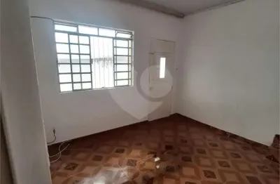 Casa com 2 quartos para alugar na Rua Mutamba, 50, Vila Carrão, São Paulo