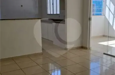 Casa para locação com 70m² - jardim porteira grande