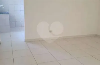 Casa com 3 quartos para alugar na Rua Tuparaquara, 28, Vila Carrão, São Paulo