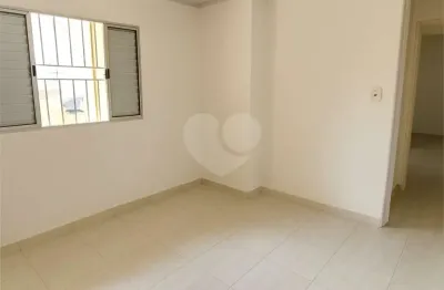 Casa com 2 quartos para alugar na Rua Tuparaquara, 30, Vila Carrão, São Paulo