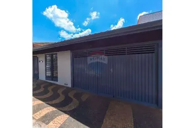 Casa para venda em parque industrial de 205.36m² com 3 quartos e 2 garagens