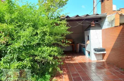 Sobrado para venda em centro de 125.00m² com 3 quartos, 1 suite e 2 garagens