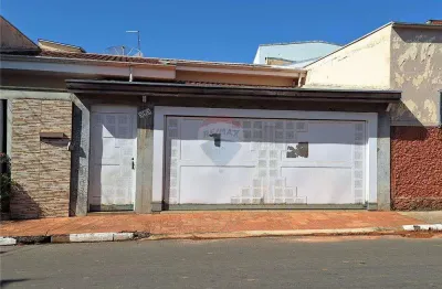 Casa para venda em centro de 193.38m² com 3 quartos, 1 suite e 2 garagens