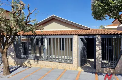 Casa para alugar em santos dumont de 140.00m² com 2 quartos, 1 suite e 2 garagens