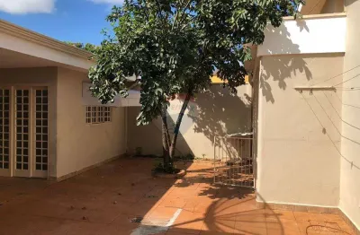 Casa para venda em centro de 154.17m² com 3 quartos e 3 garagens