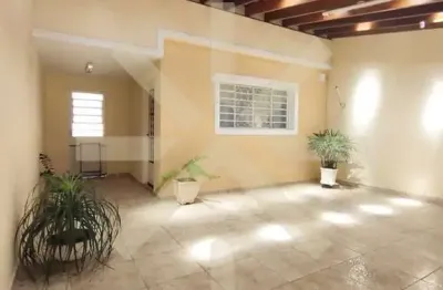 Casa para venda em centro de 133.60m² com 2 quartos e 2 garagens