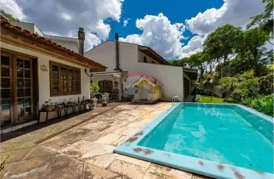 Casa para venda em seminário de 309.00m² com 3 quartos, 1 suite e 4 garagens