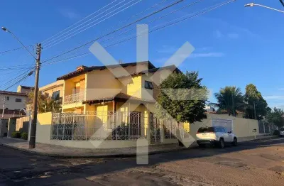 Casa para venda em centro de 205.00m² com 3 quartos, 1 suite e 3 garagens
