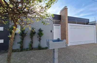 Casa para venda em jardim riviera de 250.00m² com 3 quartos, 2 suites e 4 garagens