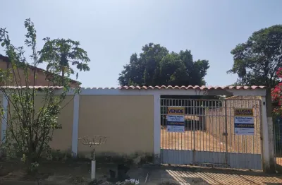 Casa para venda em centro de 240.00m² com 1 quarto e 2 garagens