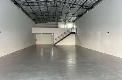 Loja para alugar em distrito industrial de 400.00m² com 3 garagens