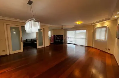 Apartamento para alugar em centro de 238.00m² com 3 quartos, 3 suites e 3 garagens