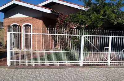 Casa para venda em jardim marco leite de 172.00m² com 3 quartos, 1 suite e 2 garagens