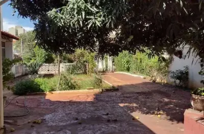 Casa para venda em centro de 232.00m² com 3 quartos, 1 suite e 2 garagens