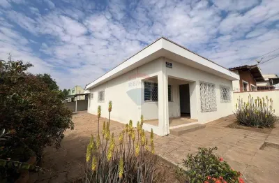 Casa para alugar em centro de 172.00m² com 2 quartos, 1 suite e 4 garagens