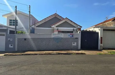 Casa para venda em centro de 198.90m² com 4 quartos, 1 suite e 5 garagens