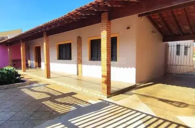 Casa para venda em centro de 255.00m² com 4 quartos, 1 suite e 6 garagens