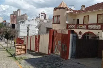 Sobrado para venda em centro de 260.00m² com 4 quartos, 1 suite e 6 garagens
