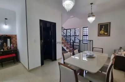 Sobrado para venda em centro de 215.00m² com 4 quartos, 2 suites e 3 garagens