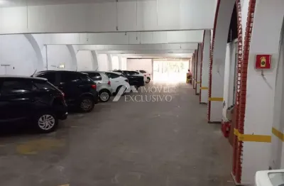Imóvel comercial para alugar em centro de 685.00m² com 13 garagens