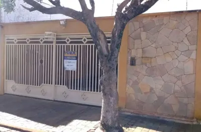 Casa para venda em centro de 250.10m² com 3 quartos, 1 suite e 6 garagens