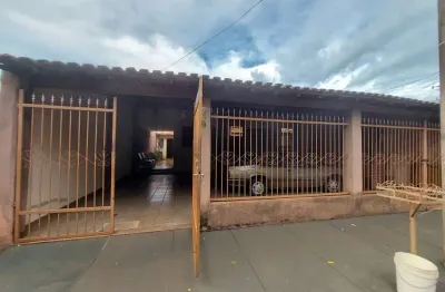 Casa para venda em independência de 197.00m² com 2 quartos e 4 garagens
