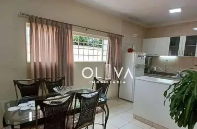 Casa para venda em centro de 168.00m² com 3 quartos, 1 suite e 3 garagens