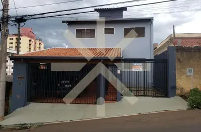 Casa para venda em centro de 230.00m² com 3 quartos, 3 suites e 3 garagens