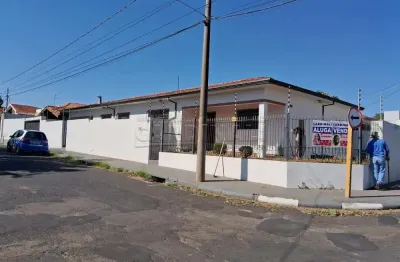 Casa para venda em centro de 263.00m² com 3 quartos, 1 suite e 2 garagens