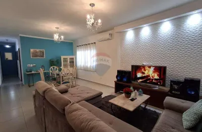 Casa para venda em centro de 232.68m² com 2 quartos, 1 suite e 3 garagens