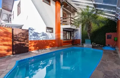 Sobrado para venda em atuba de 330.00m² com 3 quartos, 1 suite e 3 garagens