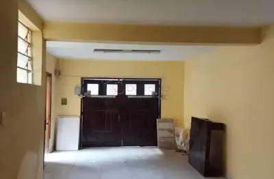 Casa para venda em centro de 134.00m² com 3 quartos, 1 suite e 2 garagens