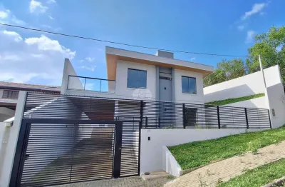 Sobrado para venda em roça grande de 210.00m² com 3 quartos, 1 suite e 4 garagens