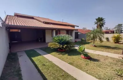 Casa para alugar em colinas de são pedro de 316.00m² com 3 quartos, 1 suite e 6 garagens