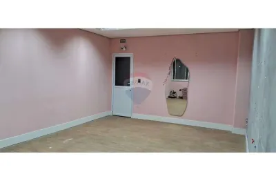 Imóvel comercial para alugar em jardim sorocabano de 25.90m² com 40 garagens