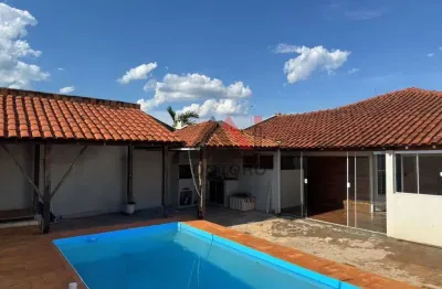 Casa para venda em centro de 322.00m² com 3 quartos, 3 suites e 3 garagens
