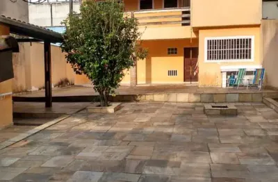 Sobrado para venda em centro de 174.00m² com 2 quartos, 1 suite e 2 garagens