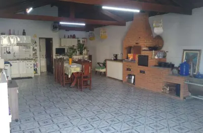 Casa para venda em castelinho de 291.00m² com 3 quartos, 1 suite e 3 garagens