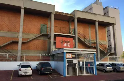 Galpão / depósito / armazém para alugar em centro de 412.00m² com 3 garagens