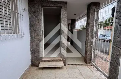 Casa para alugar em centro de 220.00m² com 2 quartos, 1 suite e 1 garagem