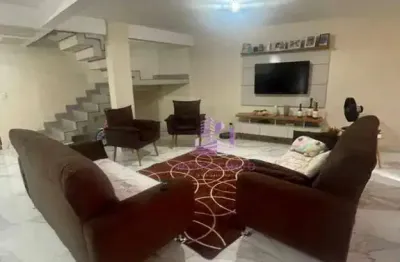 Sobrado para venda em centro de 177.00m² com 3 quartos, 1 suite e 1 garagem