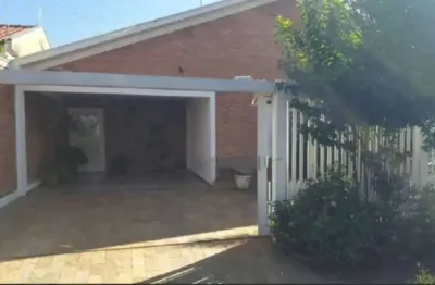 Casa para venda em centro de 210.00m² com 3 quartos, 1 suite e 2 garagens