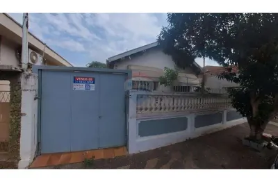 Casa para venda em centro de 163.50m² com 4 quartos, 2 suites e 4 garagens